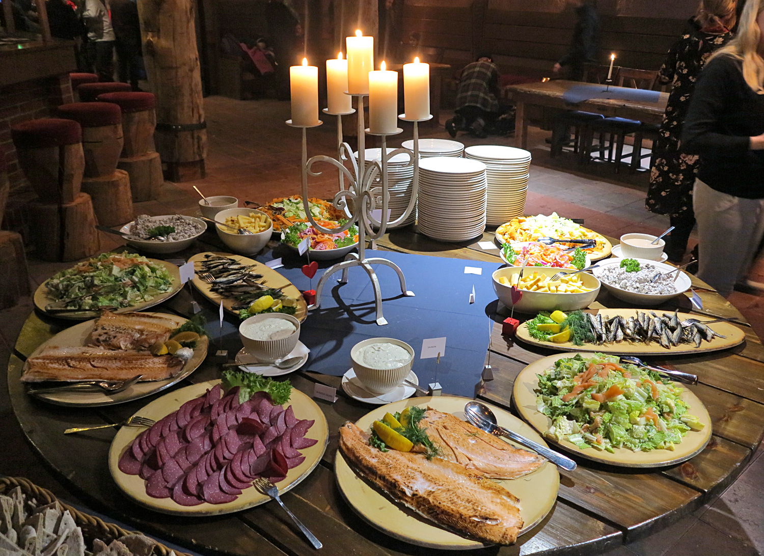 middag_kontioluola - äta i ruka