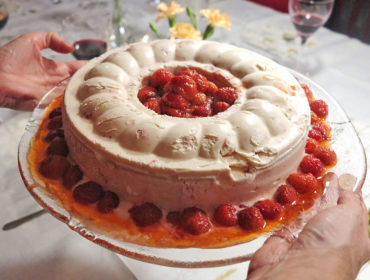 hemgjord jordgubbsglass jordgubbstårta