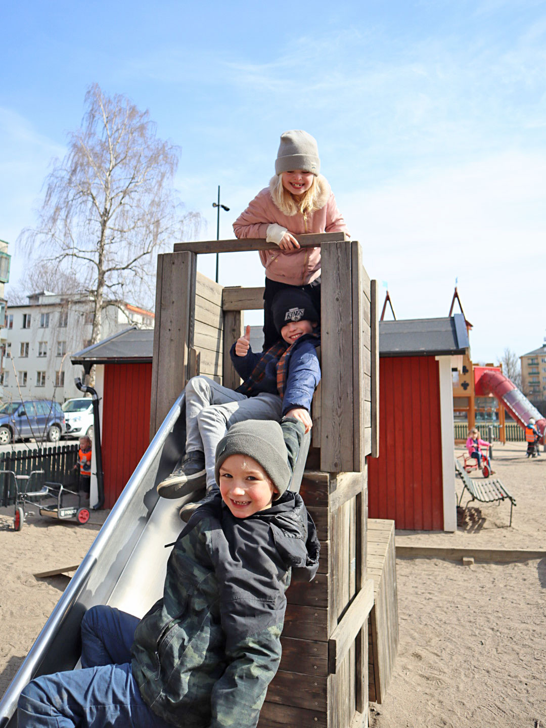 jonna_junior_lekplats - storstadsliv med barn