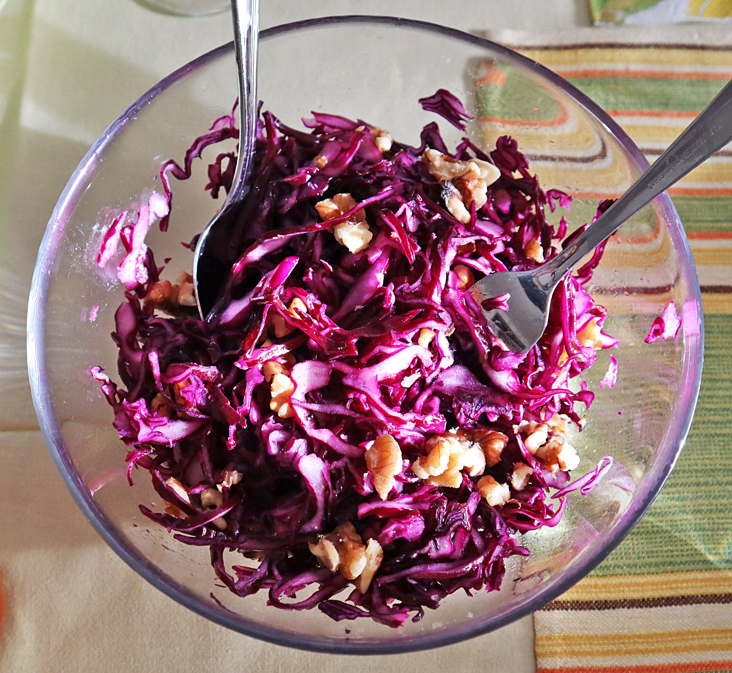 rodkol_valnotter - rödkålssallad
