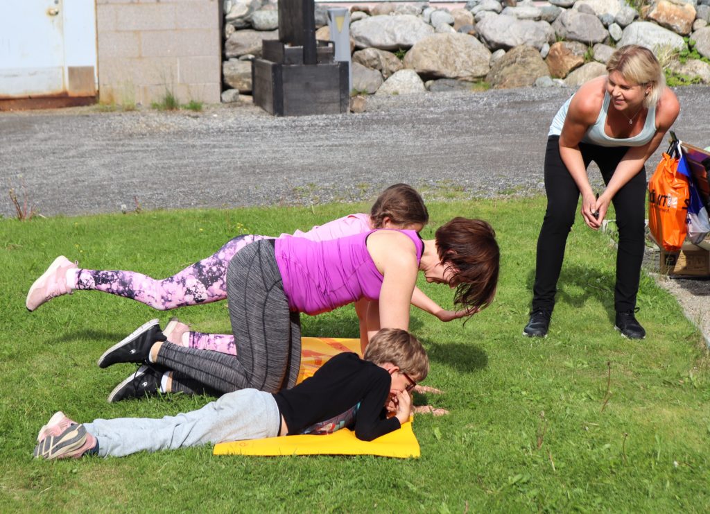 frisk och stark familj - get out to workout Anna Lissjanis
