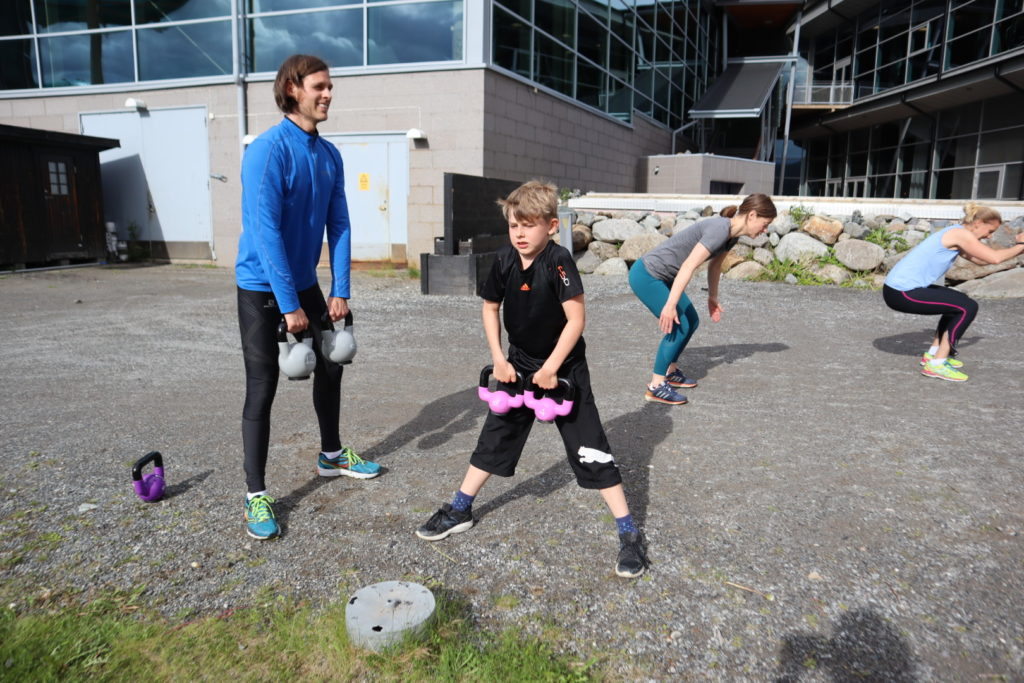 frisk och stark familj - get out to workout