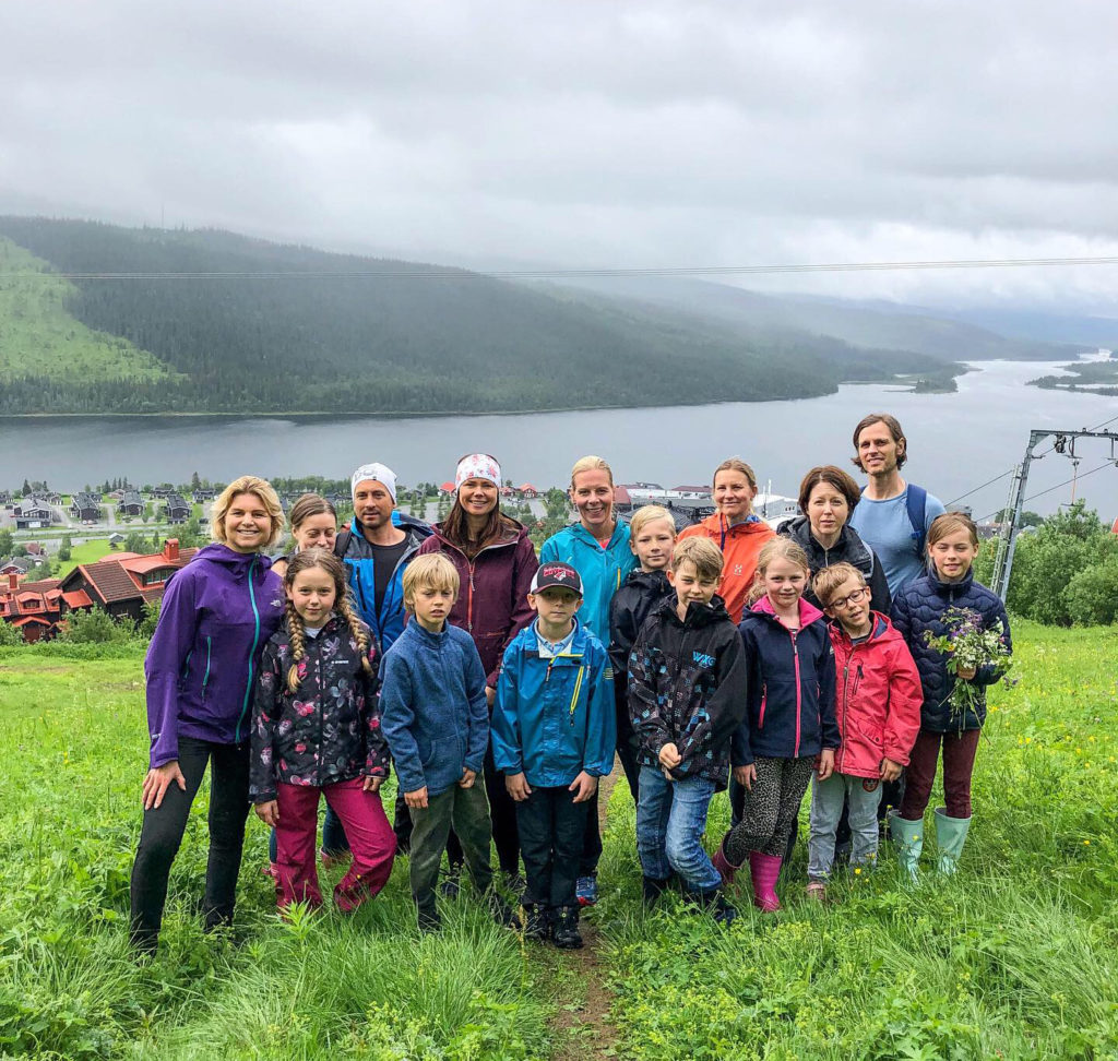 friskochstarkfamilj_vandring-1024x972 - höstlov i åre