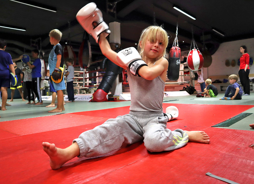 jonna_thaibox_handskar-1024x745 - Tough Viking Kids