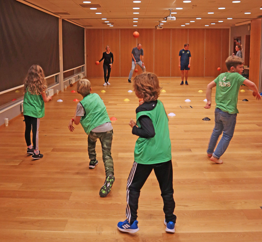 friskochstarkfamilj_bollspel-1024x944 - familjeevent