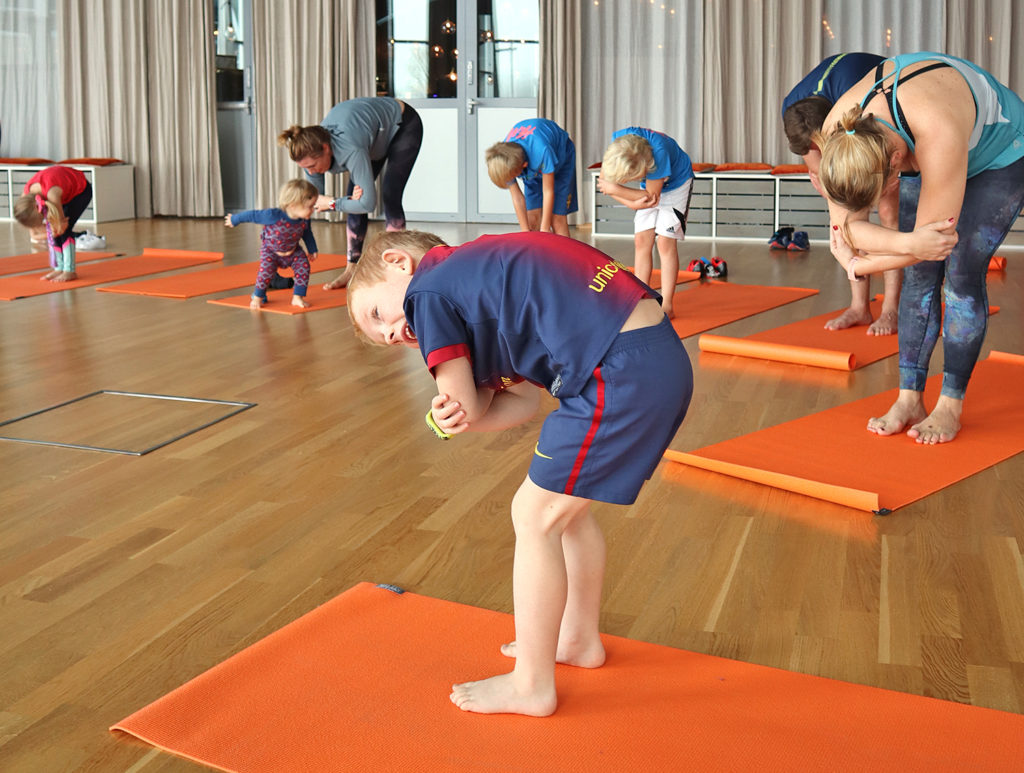 friskochstarkfamilj_yoga5-1024x773 - familjeevent
