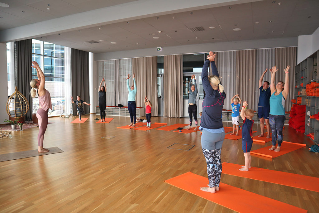 friskochstarkfamilj_yoga_milla2-1024x683 - familjeevent