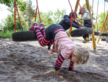 cirkelpass på lekplats get out to workout