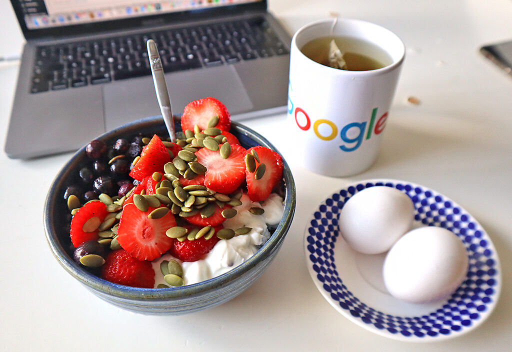 frukost_dator_google-1024x704 - somrigt stockholm