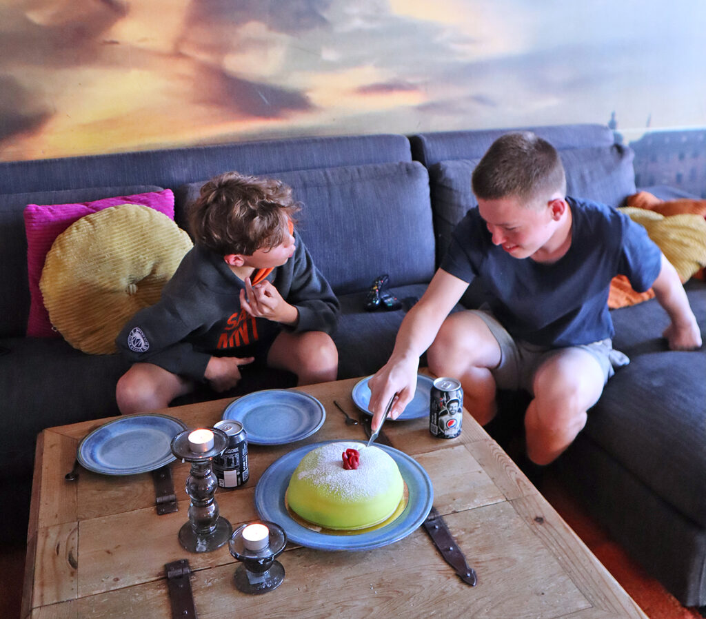 hugo_tarta_15ar-1024x898 - somrigt stockholm