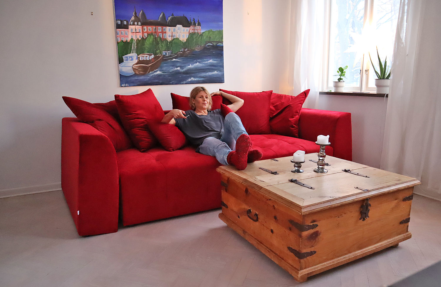 soffa_rod_annajonasson-1 - Allt mellan Yoump och Instagramgnag – helgen ur mobilen #118