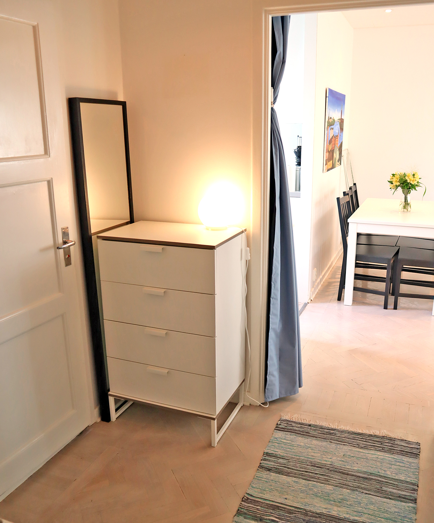 hall2 - compact living