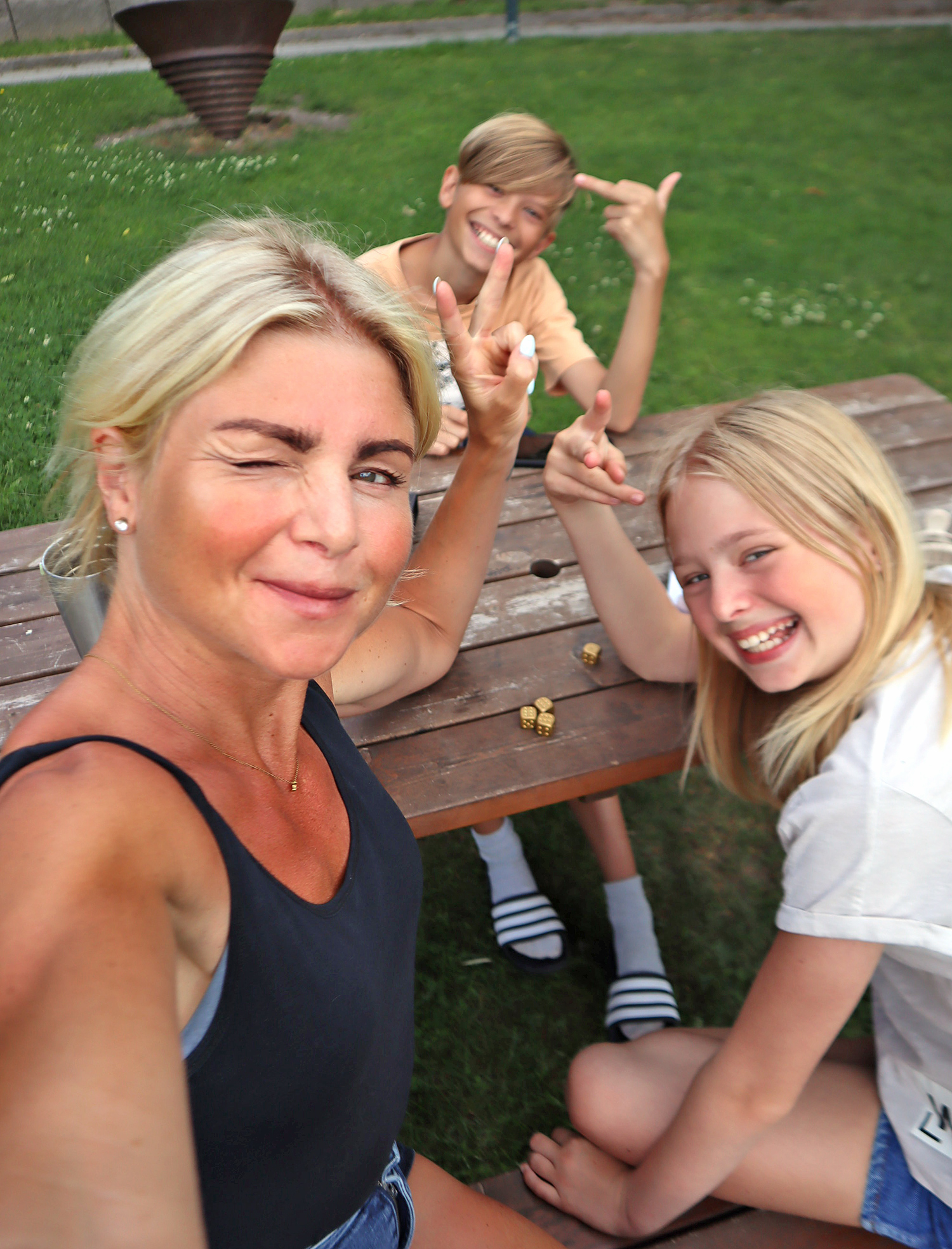 bratzy-ute-annaj_barn - tjata