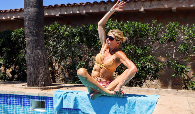 yogapositioner som mjukar upp yoga poses