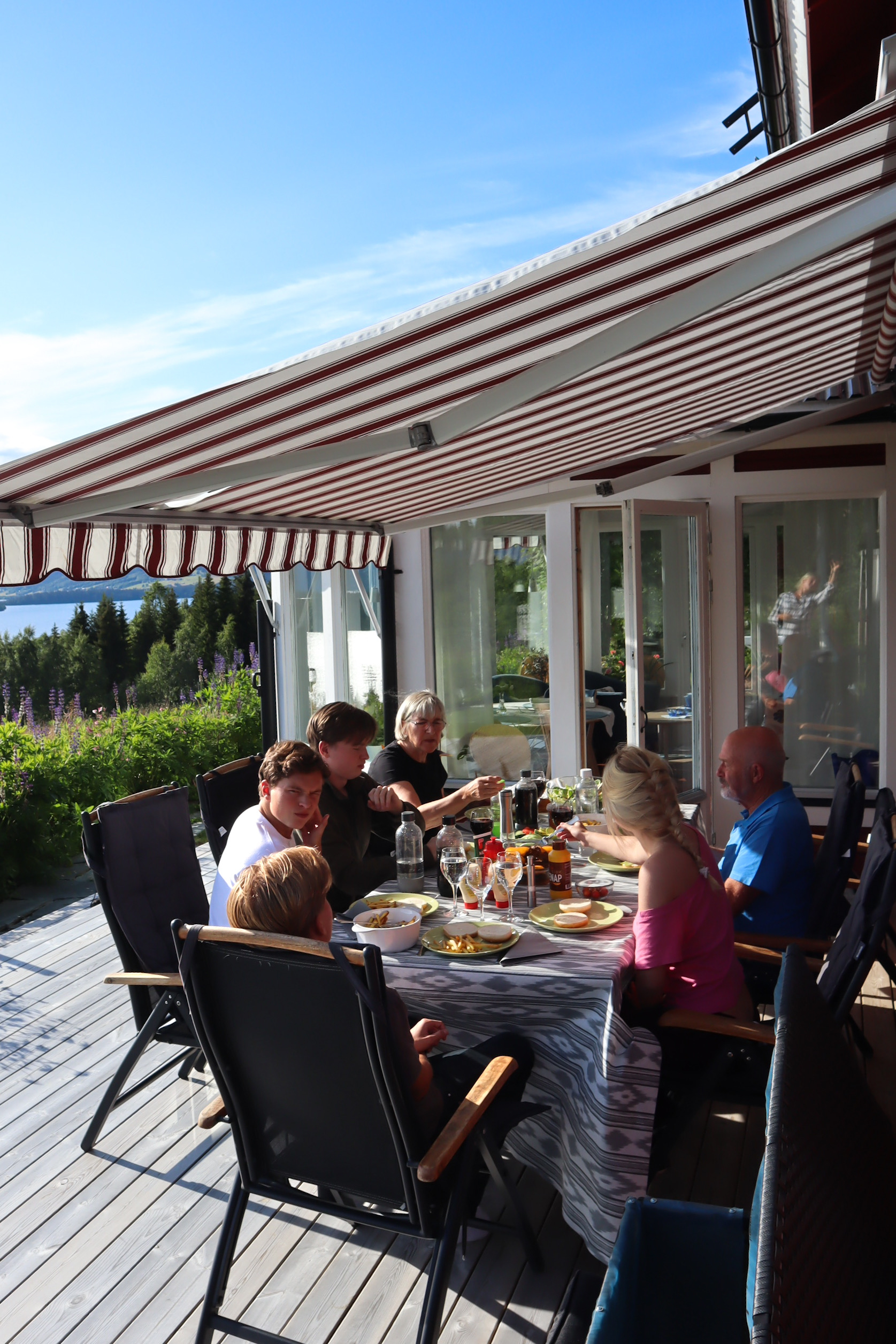 middag ute jorm sommar familj