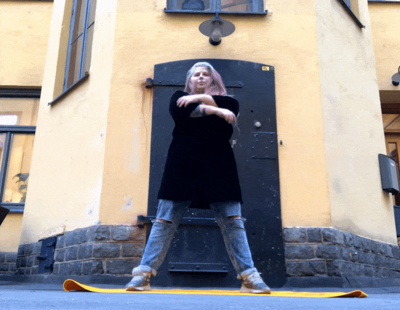 upp-med-armarna-2 - Ett yogapass från en icke-yogi