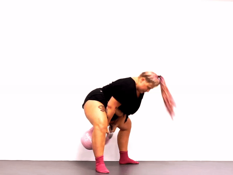 e08822c4-d200-4ae8-9d07-b39990d8b522-14722-000019db53bba83a - Helkroppspass med kettlebells för 3 olika nivåer