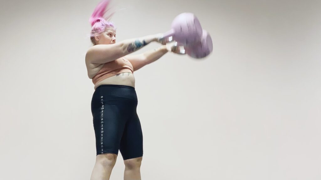 33ECD61F-17C9-47C1-8D53-1484DE43CCA5-1024x576 - 3 kettlebellkombos för kul och effektiv träning för hela kroppen