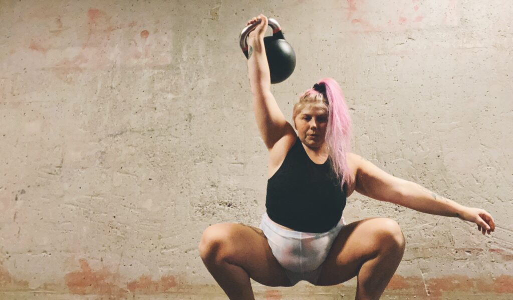 C63941AC-1AC2-4469-AA2E-1CB7A7CB44C5-1024x600 - Träna styrka och rörlighet med en kettlebell