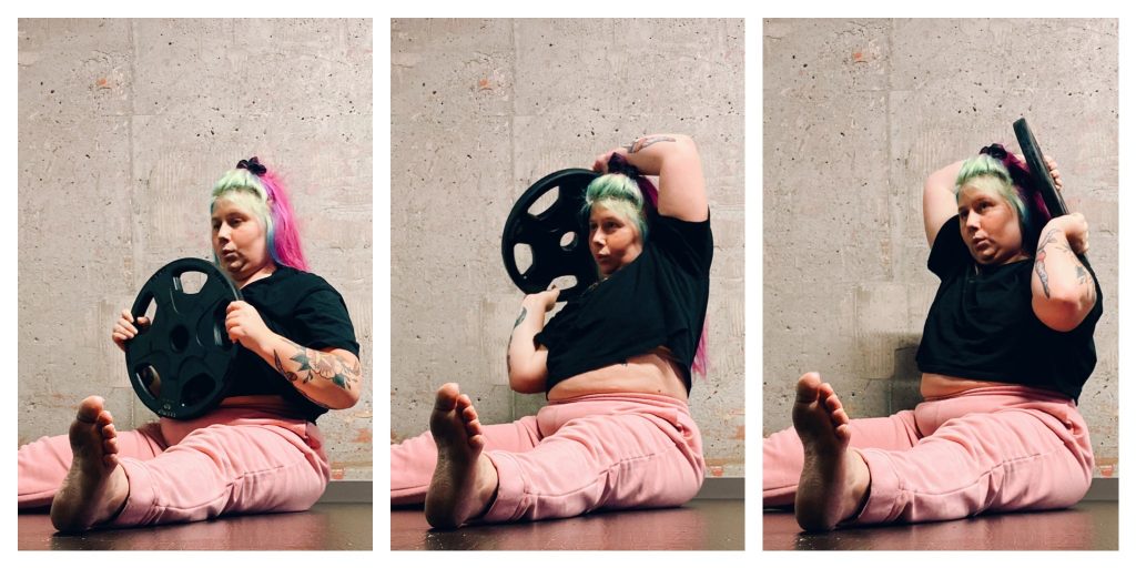 D12C3768-7DBC-4C27-B0B6-667C1CE418E2-1024x512 - Effektiv och kul kombo som tränar hela överkroppen med en viktskiva