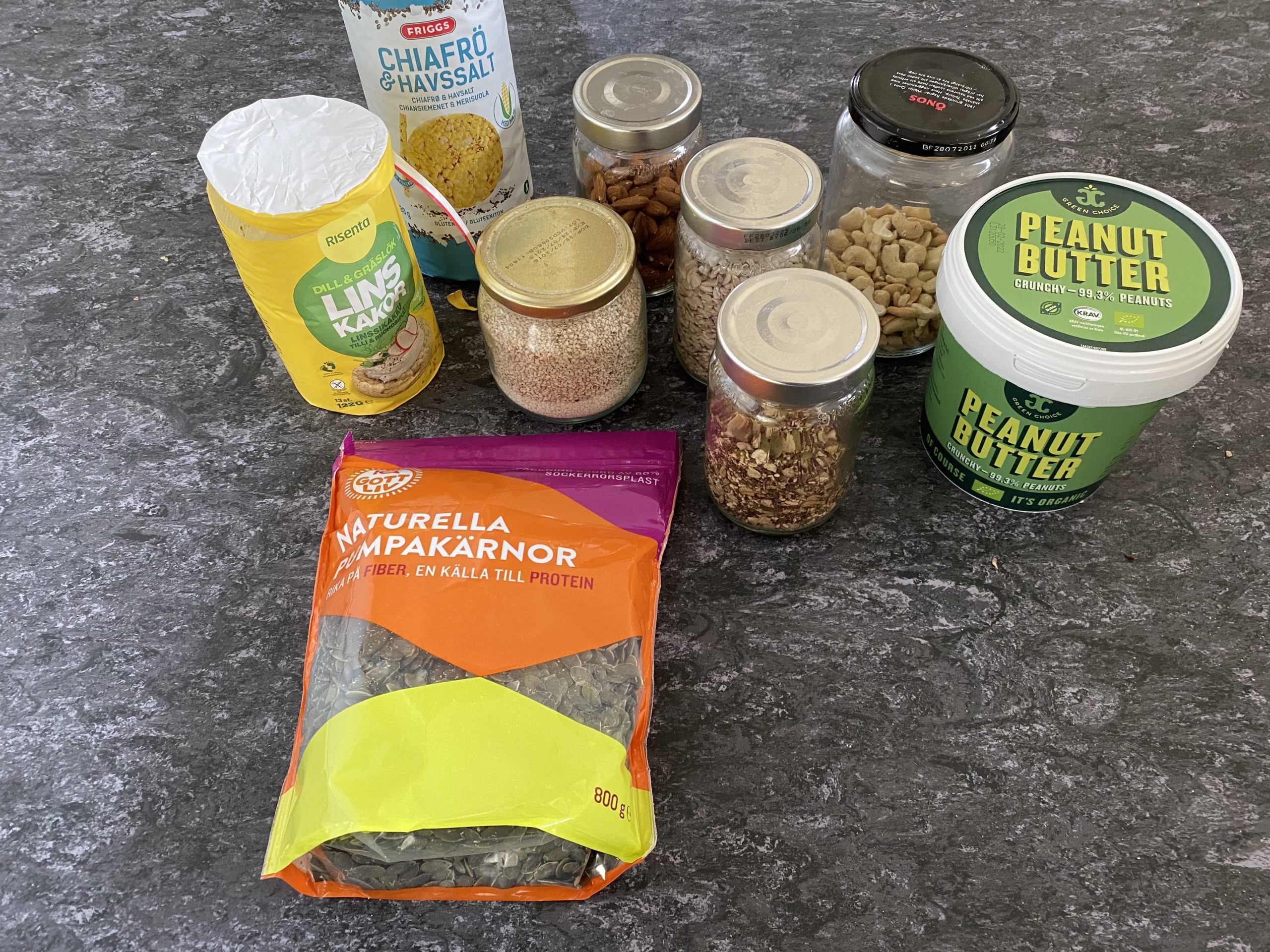 CGxckYPqSfCmL6vmDlJiQ-scaled - Livsmedel som måste finnas i mitt skafferi!