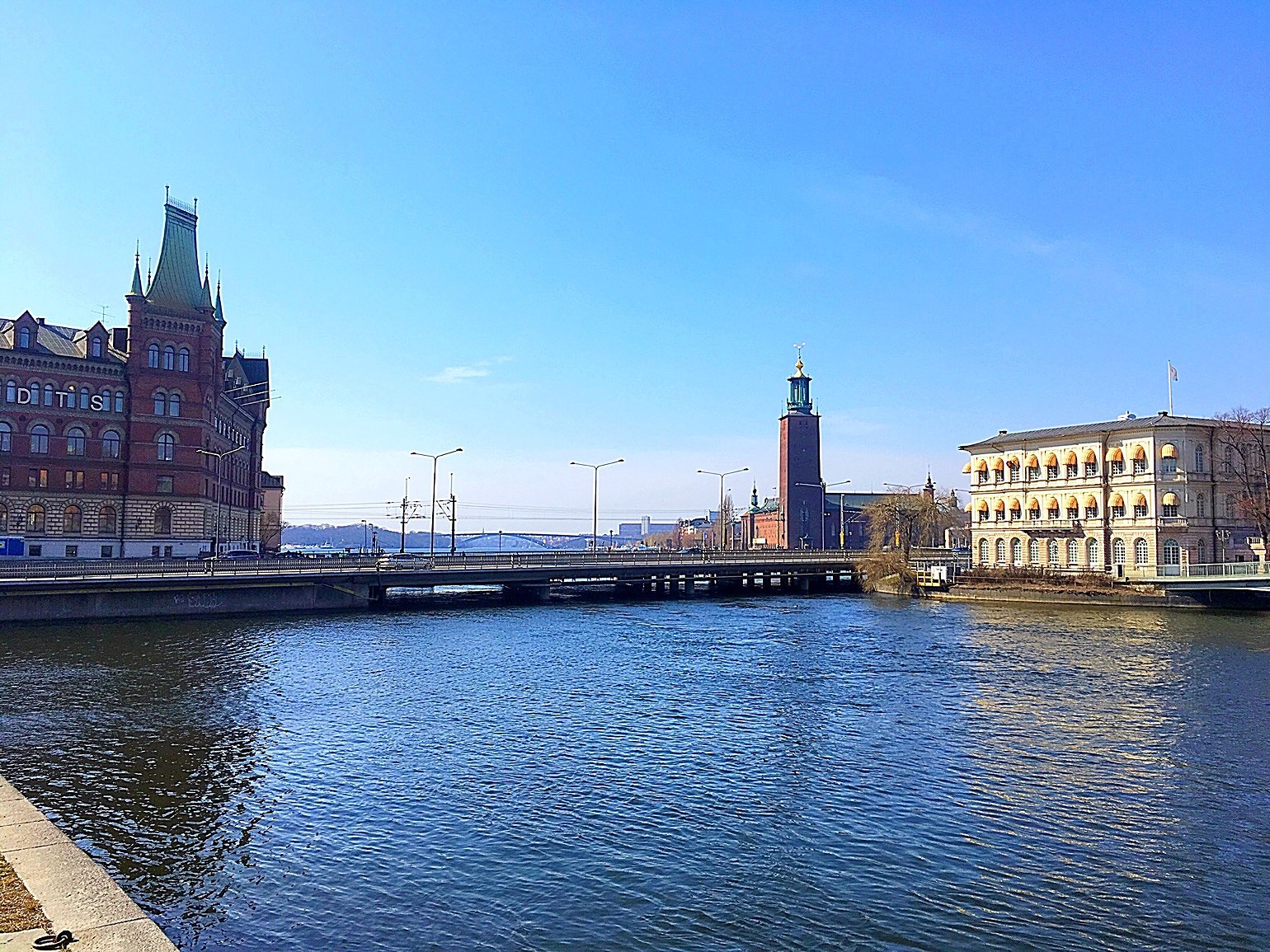 201904080633324960 - Bakom kulisserna på tv