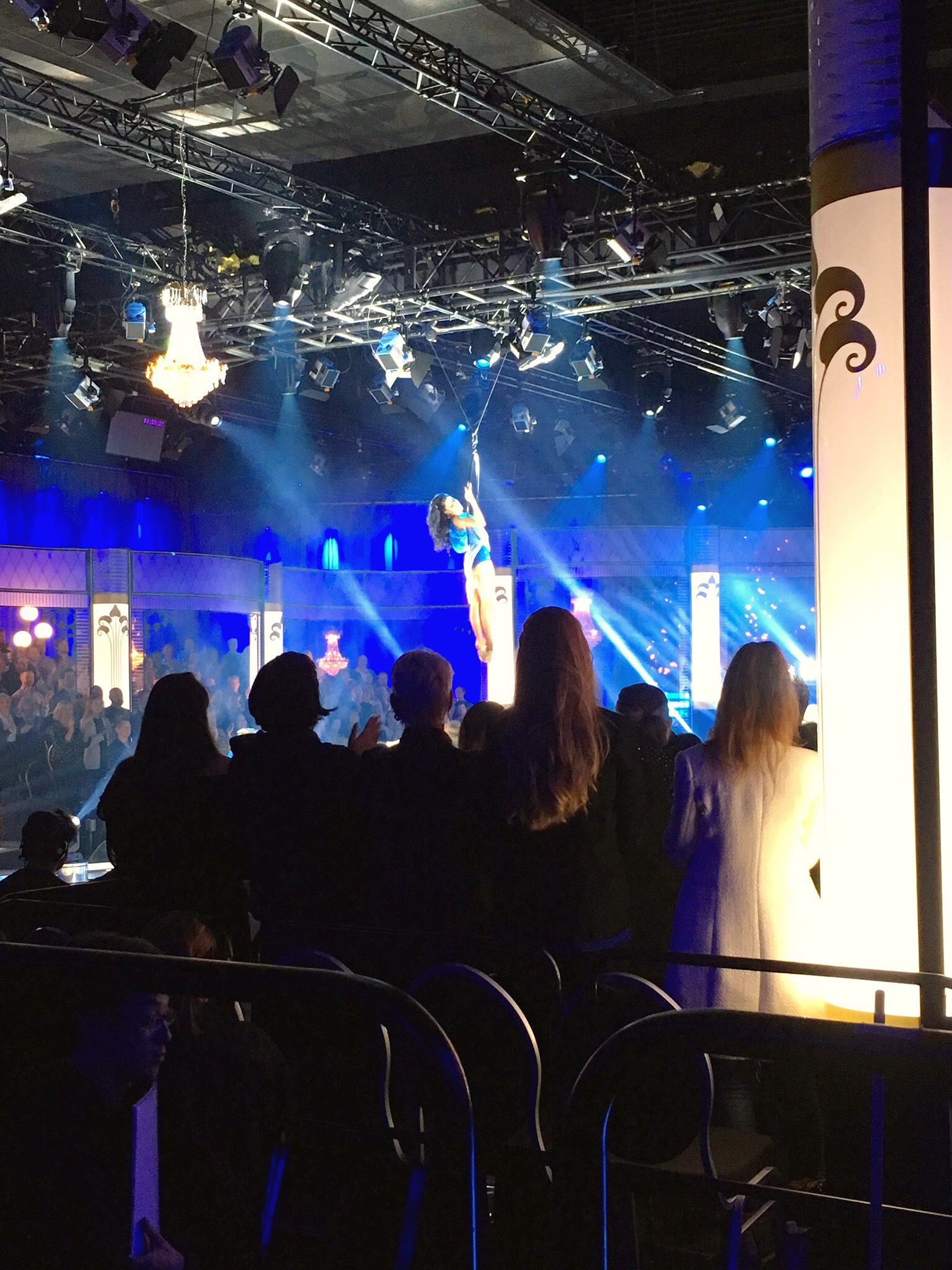 201904080633406365 - Bakom kulisserna på tv