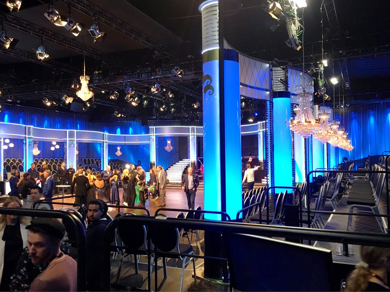 201904080634012949 - Bakom kulisserna på tv