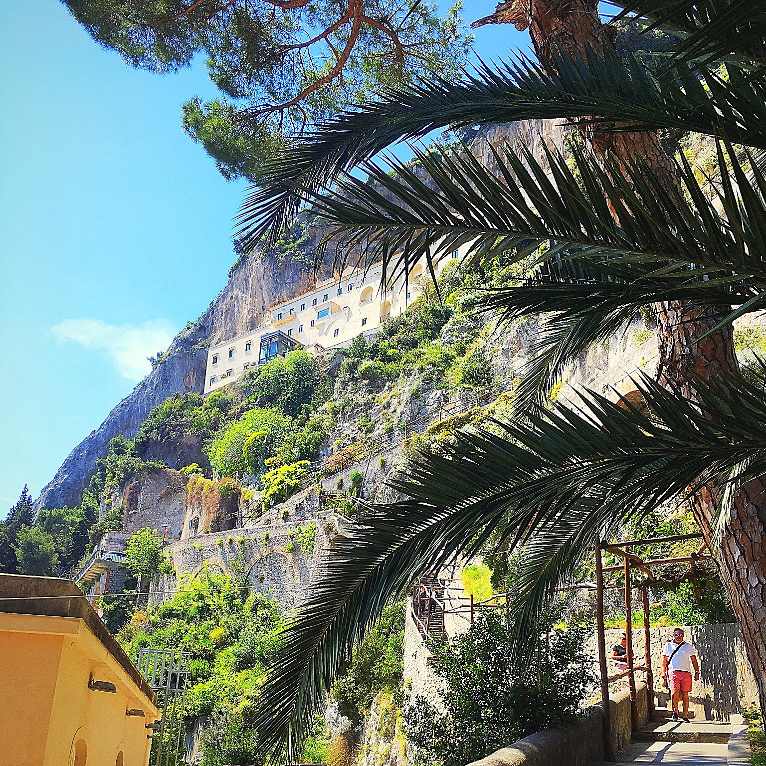 201904230911052128 - Guldkant på café Pansa