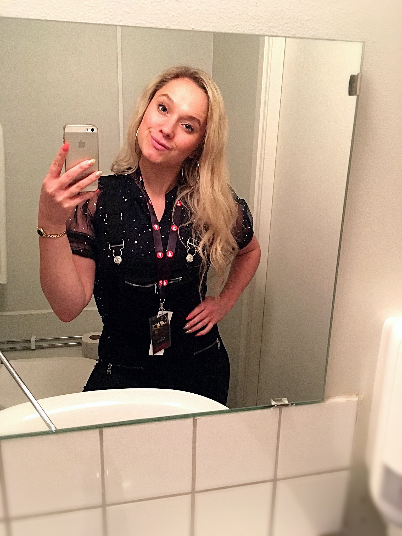 201905040727588642 - Hängselbyxor på och vidare till TVinspelning