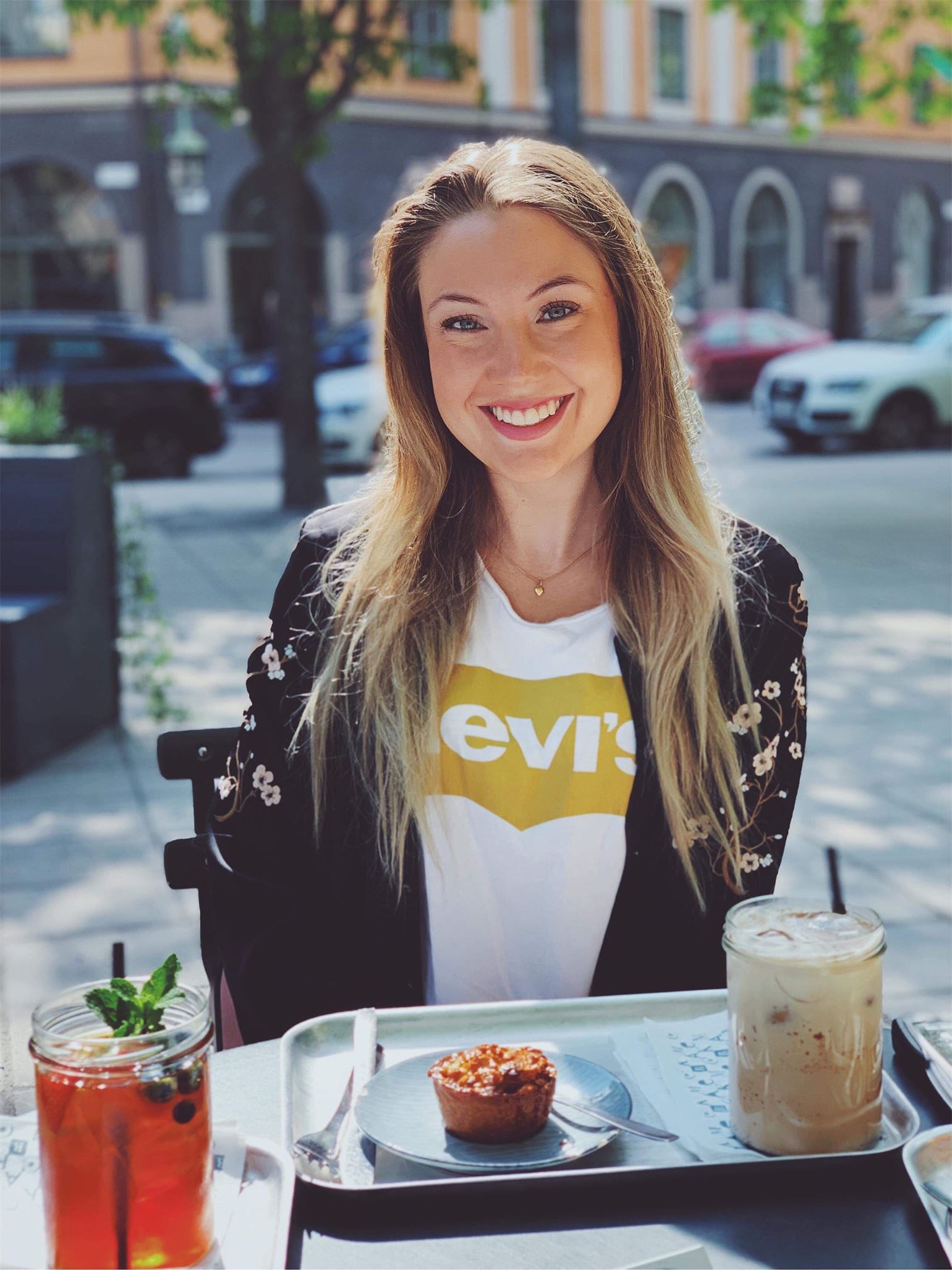 201905111215564725 - Brunch på mr. Cake och träningshets.