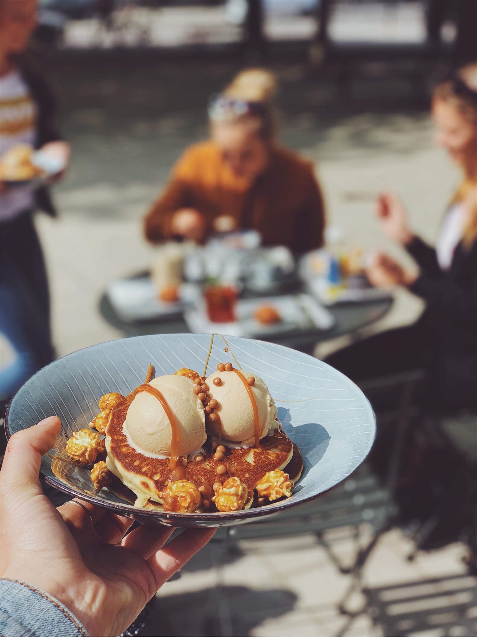 201905111216008470 - Brunch på mr. Cake och träningshets.
