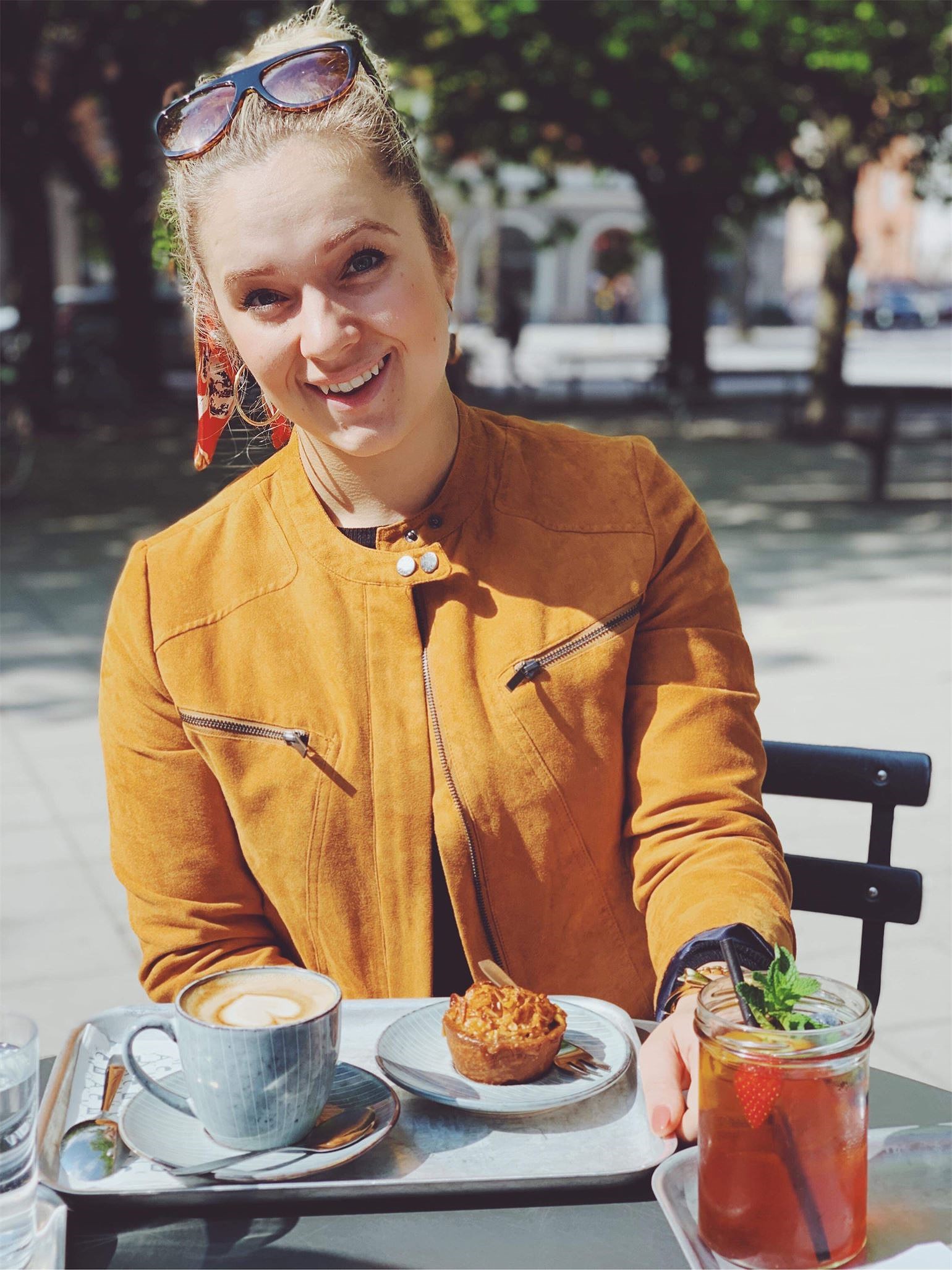 201905111216185346 - Brunch på mr. Cake och träningshets.