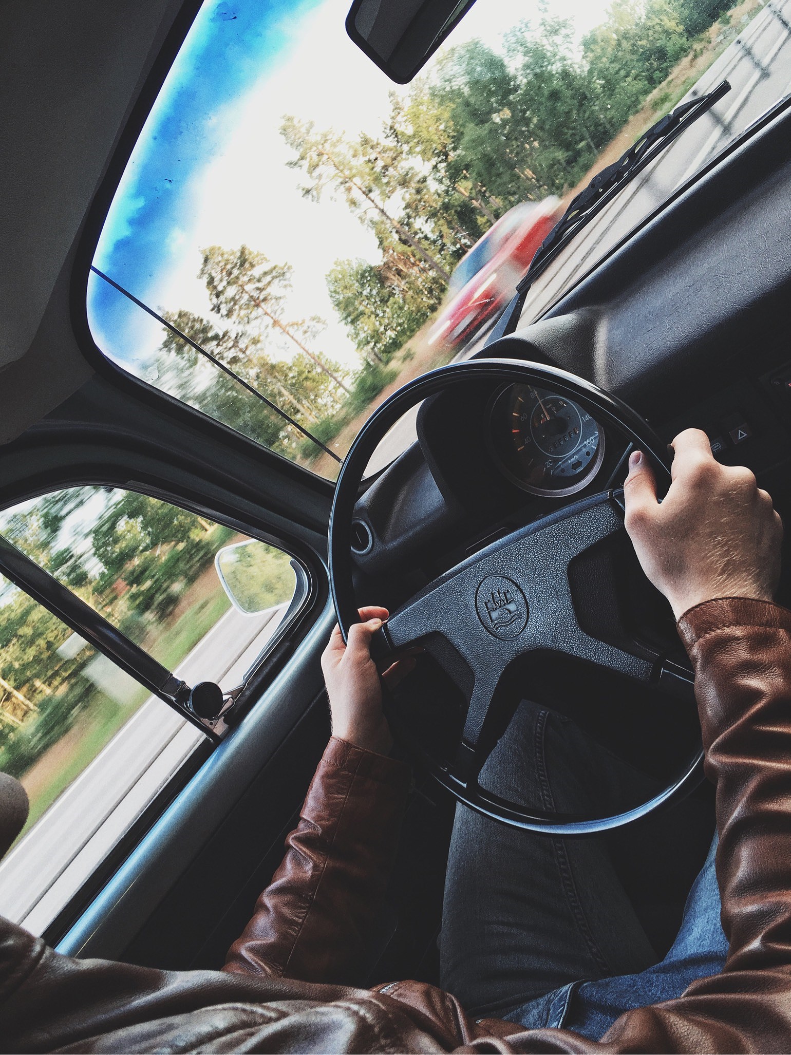 201907121618576217 - Motorstopp med en lastbil bakom