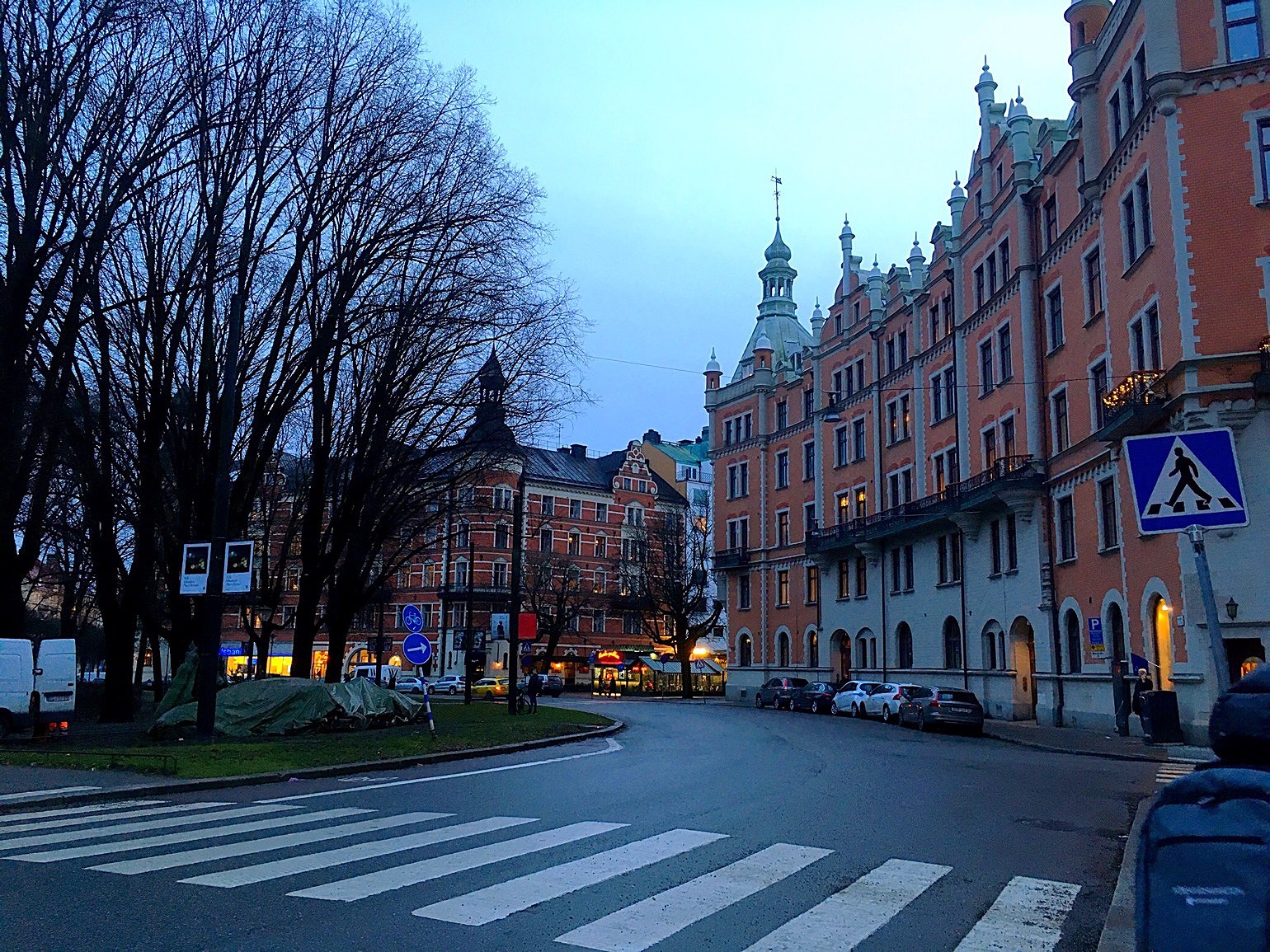 201912190556523000 - Hjärtat rusade på franska ambassaden