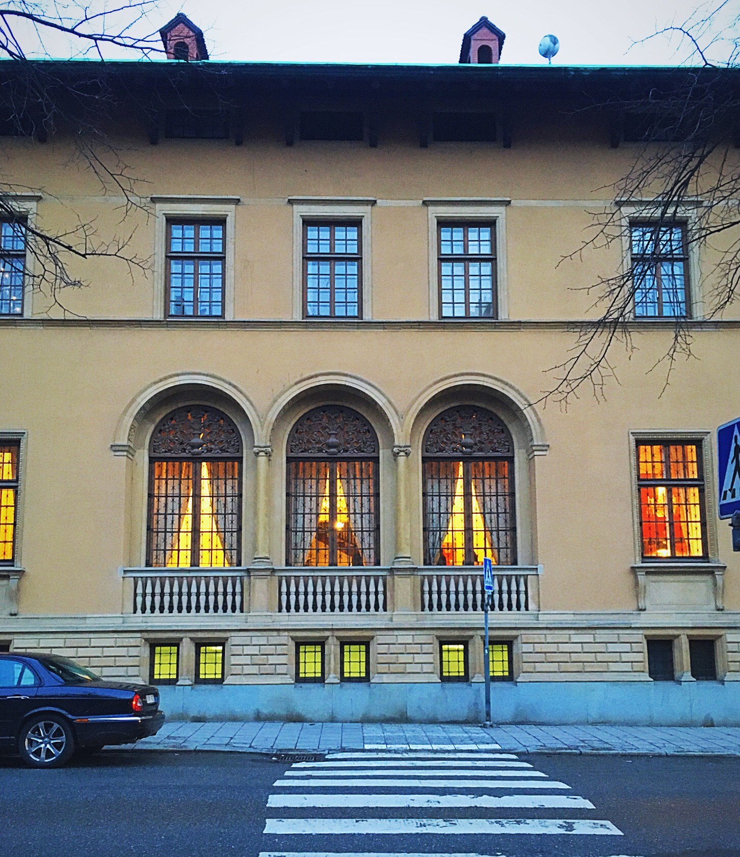 201912190556548708 - Hjärtat rusade på franska ambassaden