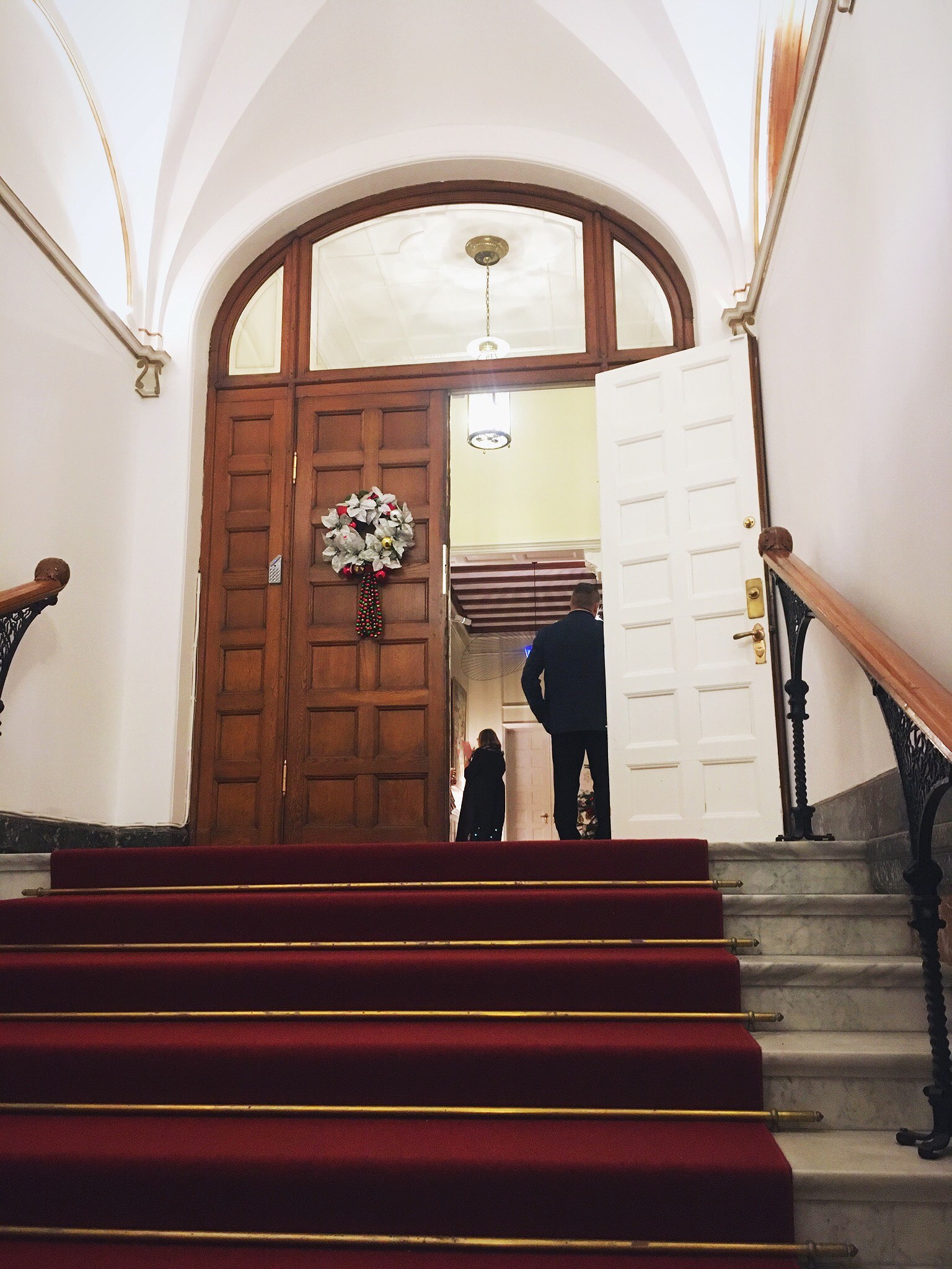 201912190556565344 - Hjärtat rusade på franska ambassaden