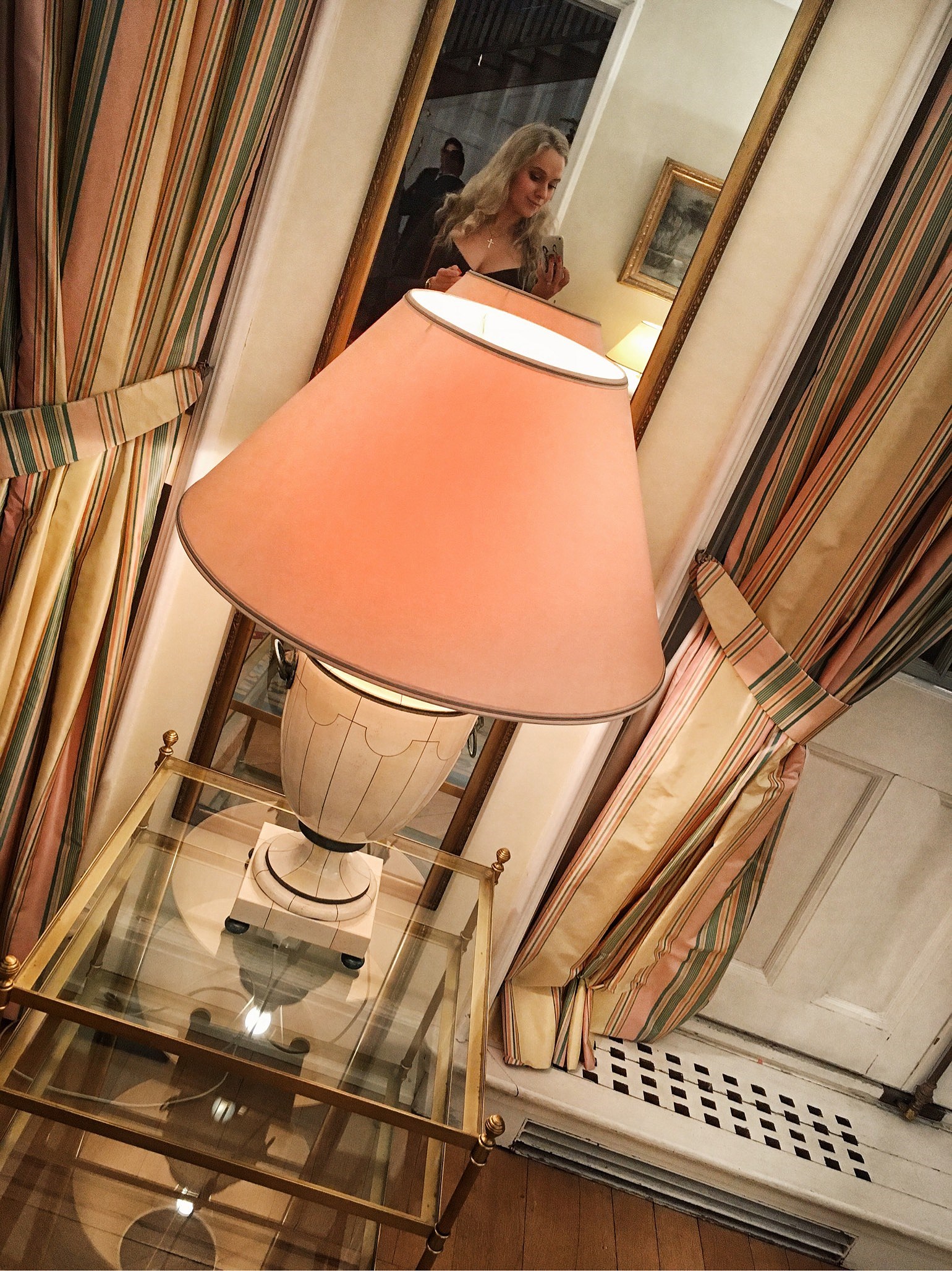 201912190557023082 - Hjärtat rusade på franska ambassaden