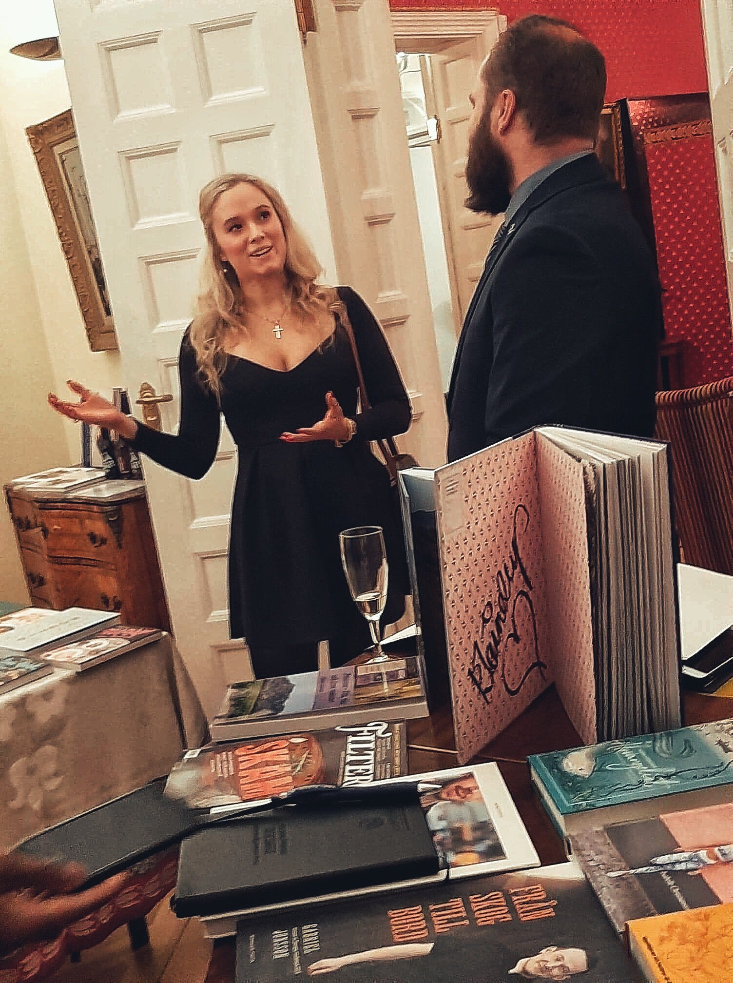 201912190557040113 - Hjärtat rusade på franska ambassaden