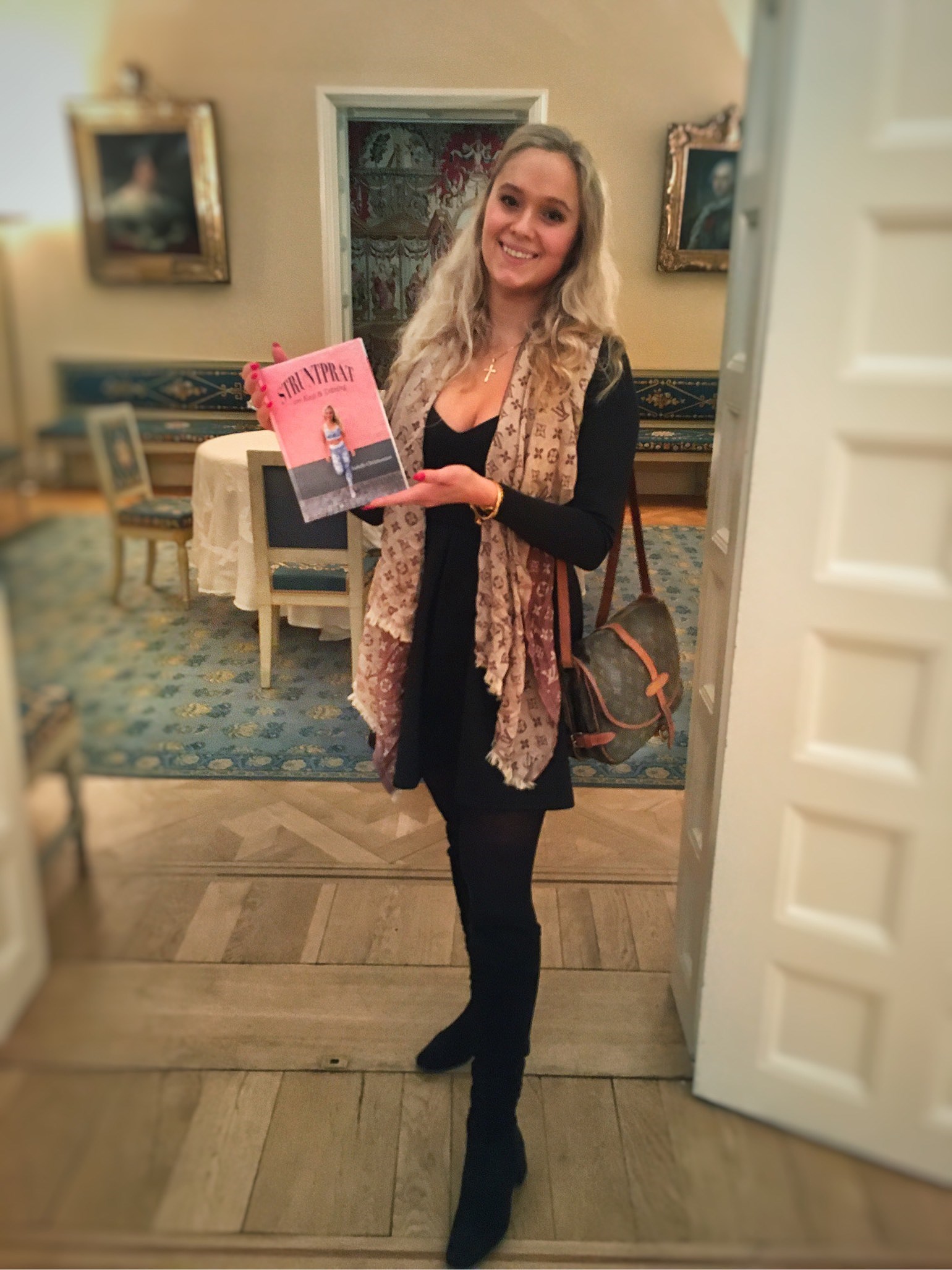 201912190557077208 - Hjärtat rusade på franska ambassaden