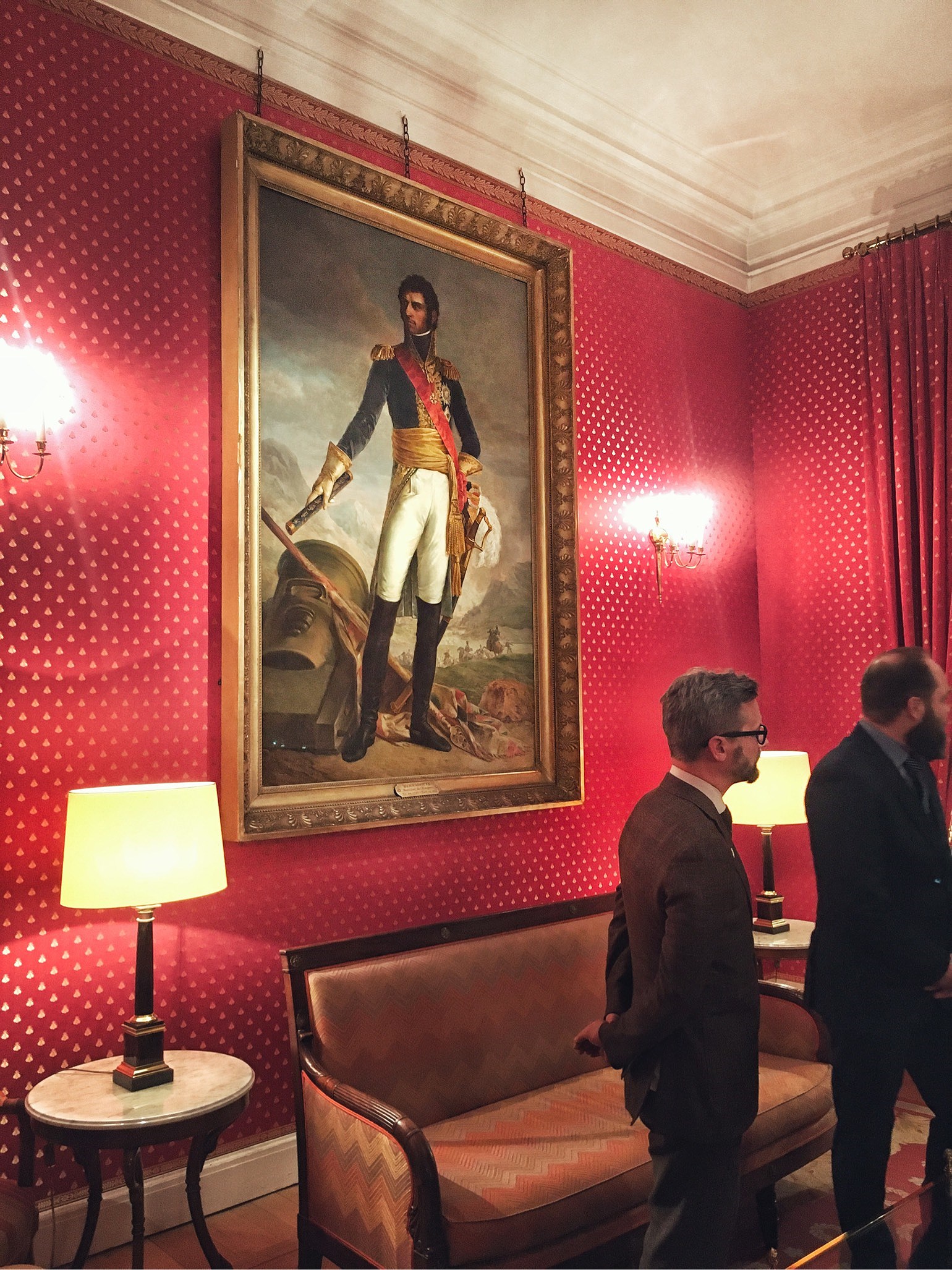 201912190557095489 - Hjärtat rusade på franska ambassaden