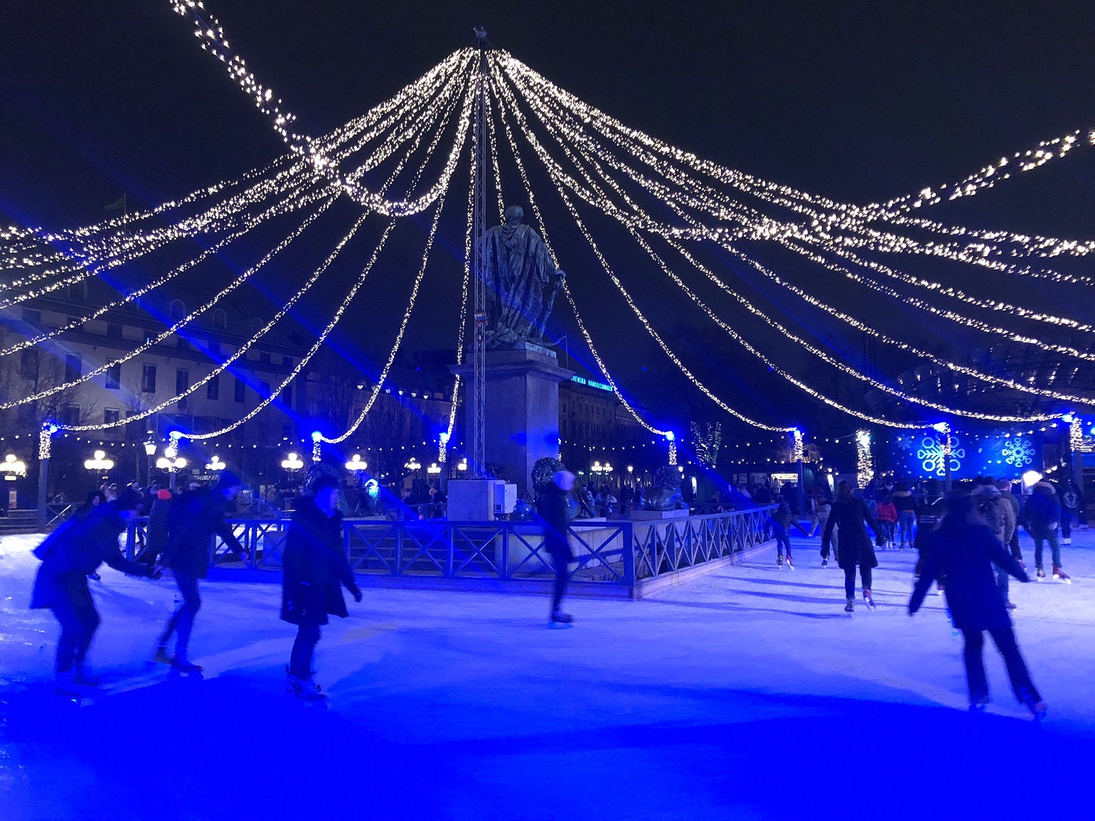 202002100640046637 - Bubbel på NK & Skridskoprinsessa i Kungsträdgården