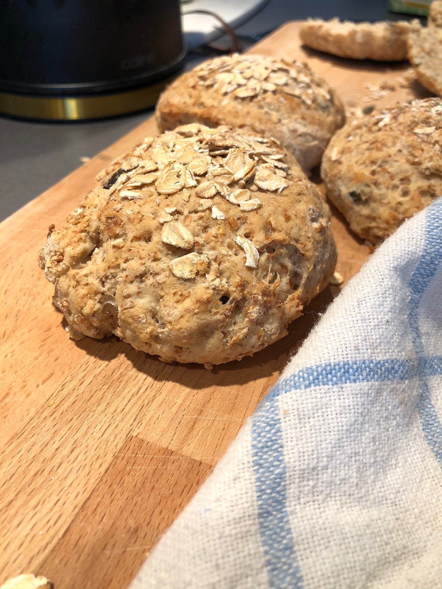 202005010729534343 - Grahamsfrallor med mandel och pumpafrön