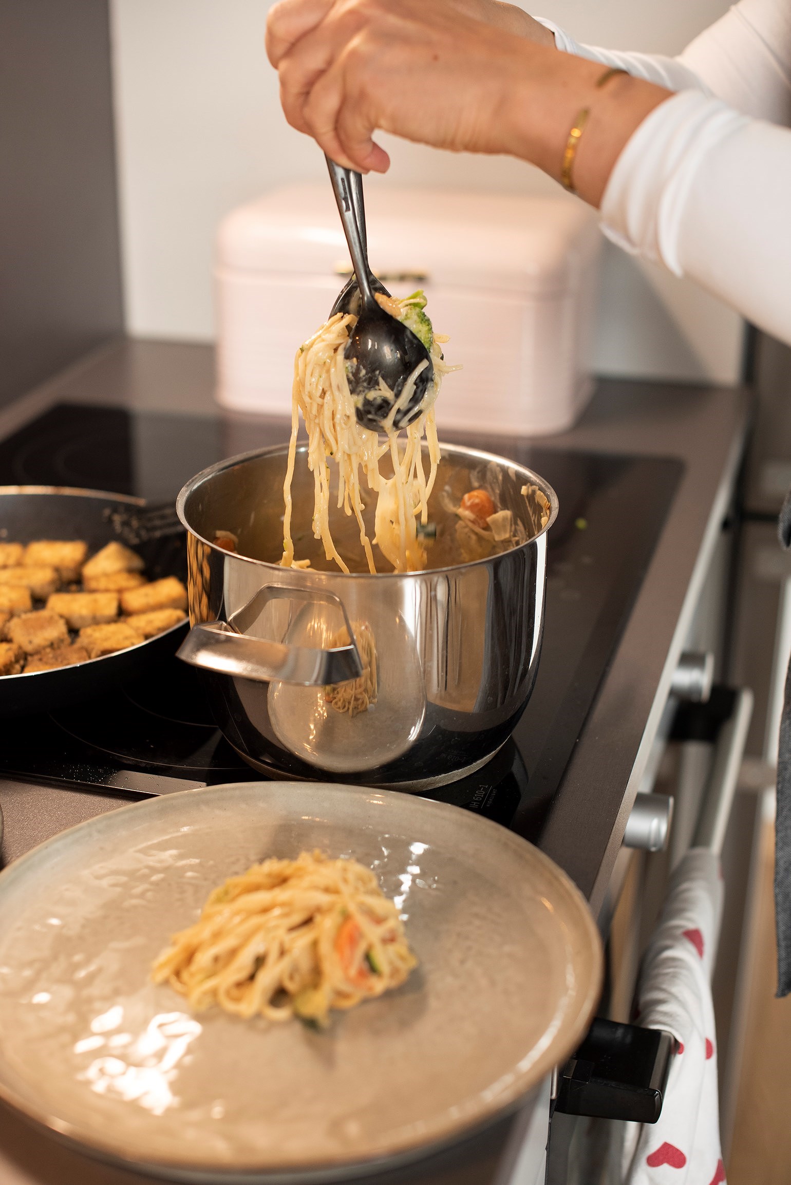 202005101827445666 - Nudelwok med tofu