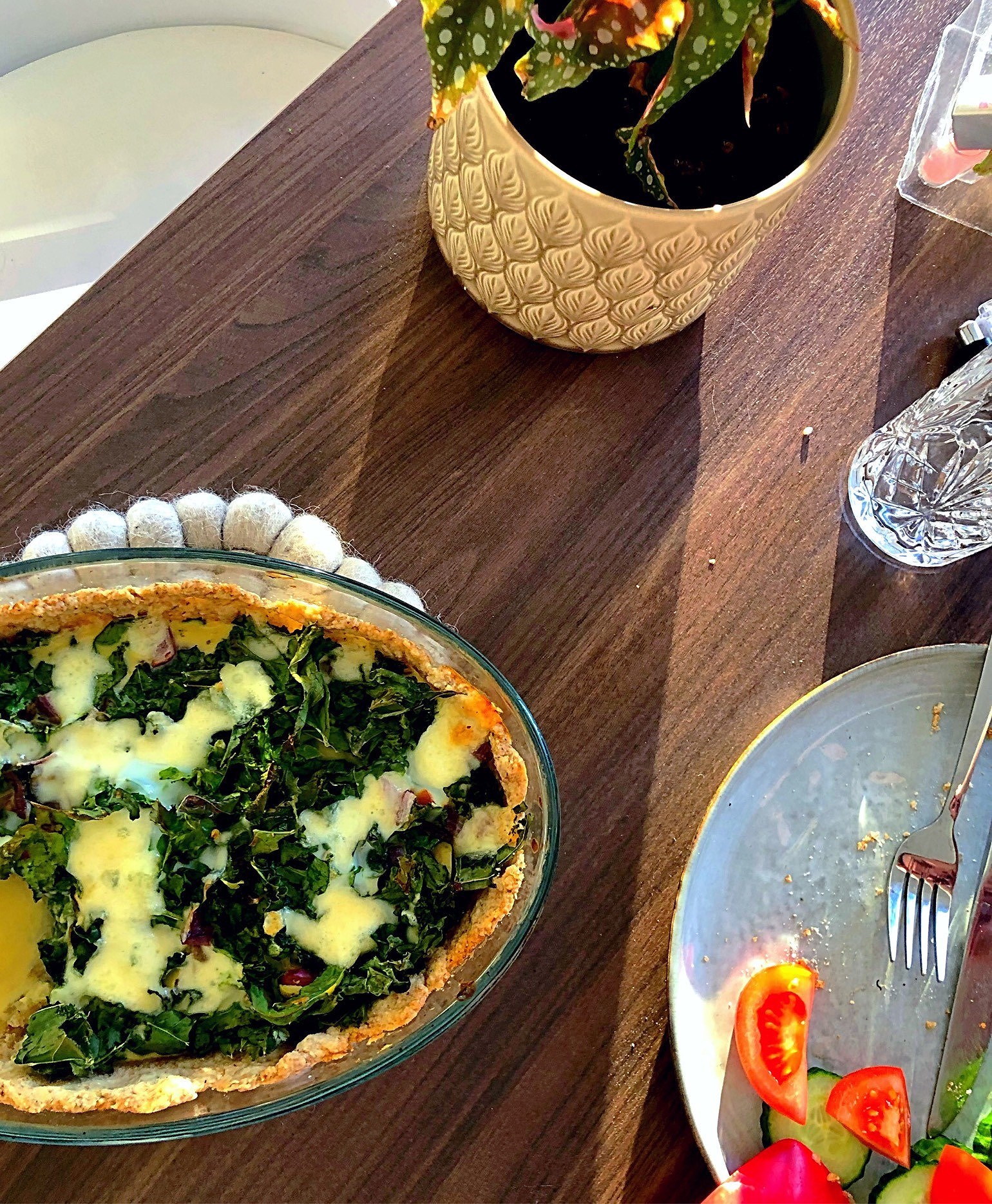 202006300431330456 - Grönkålspaj med mozzarella och solrosfrön