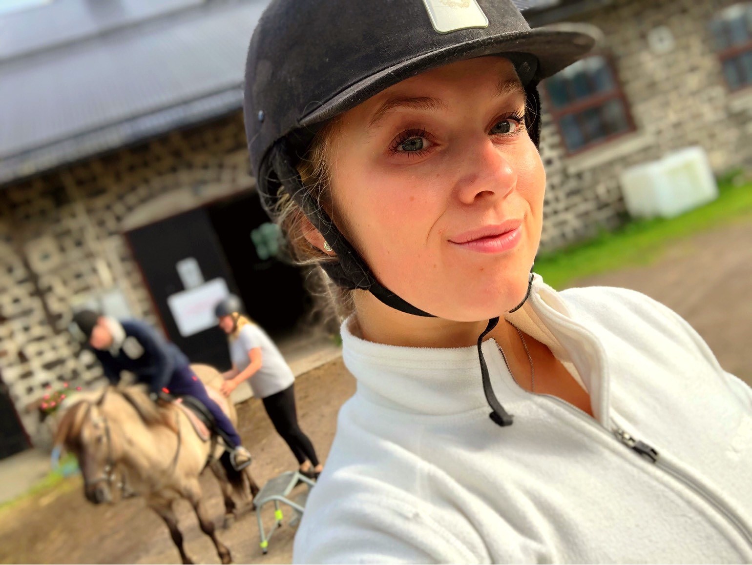 202007300945108065 - Upp i sadeln och full galopp i skogen