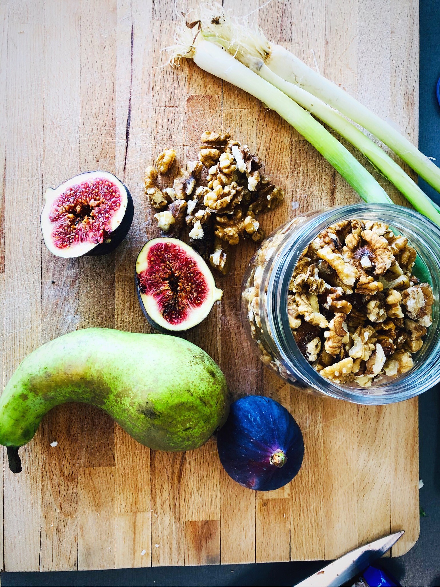 202009220530095632 - Vårt nya hemmabyggda matbord