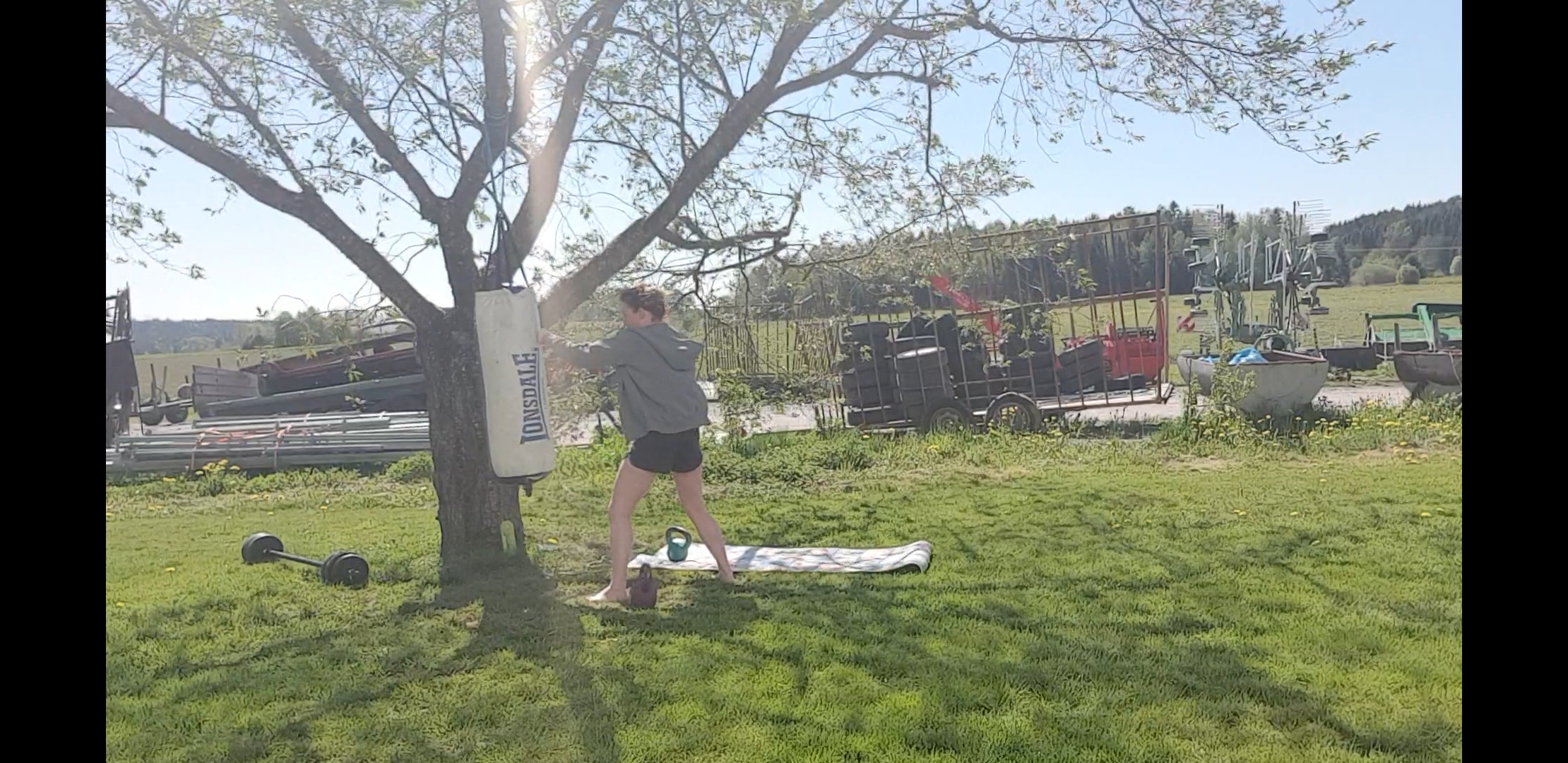 Screenshot_20190516-210658_Video-Player - Leka träning. STOR tränings-special A la m.i.l.l.a.mind. Utegym