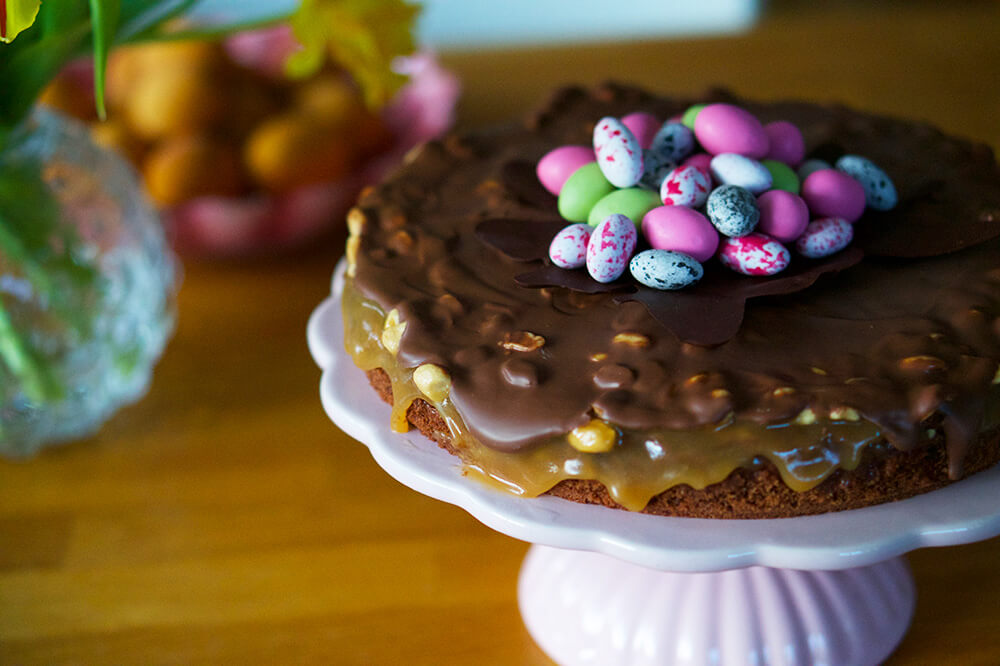 Påsktårta choklad - recept på en Snickerstårta