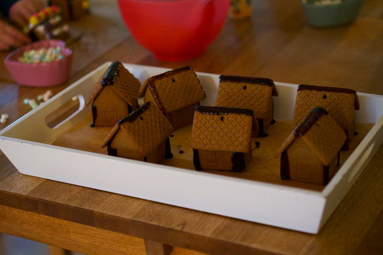 Julförberedelser med barn - pepparkakshus